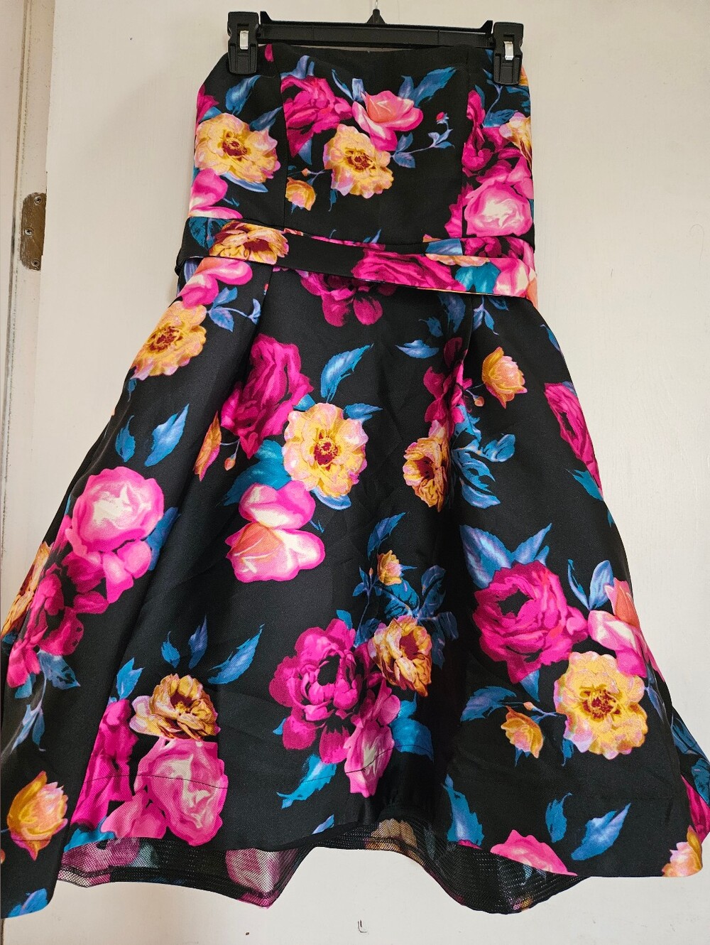 NWT Betsey Johnson Size 8 Floral Strapless Boned Fit Flare Dress